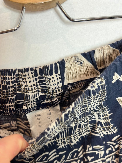 OTRAS. Pantalón corto azul estampado T.36