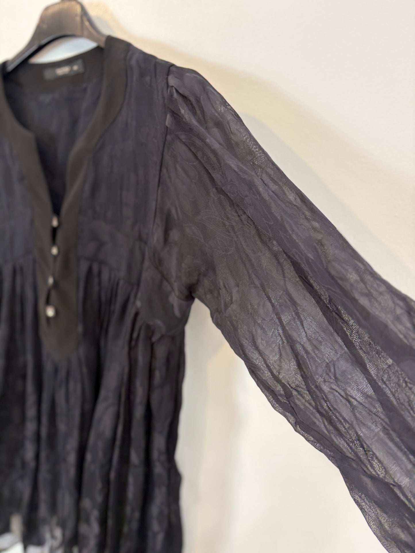 ETRO. Blusa negra con seda. T 42 (38)