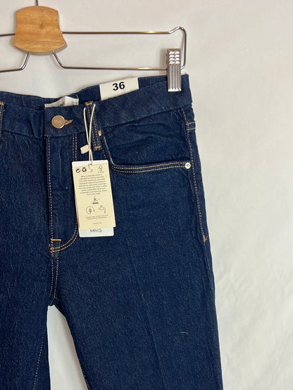 MANGO. Denim ligeramente acampanado. T 36