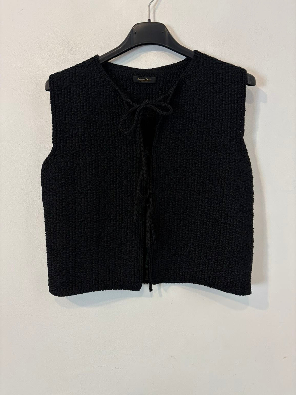 MASSIMO DUTTI. Top punto lazadas
