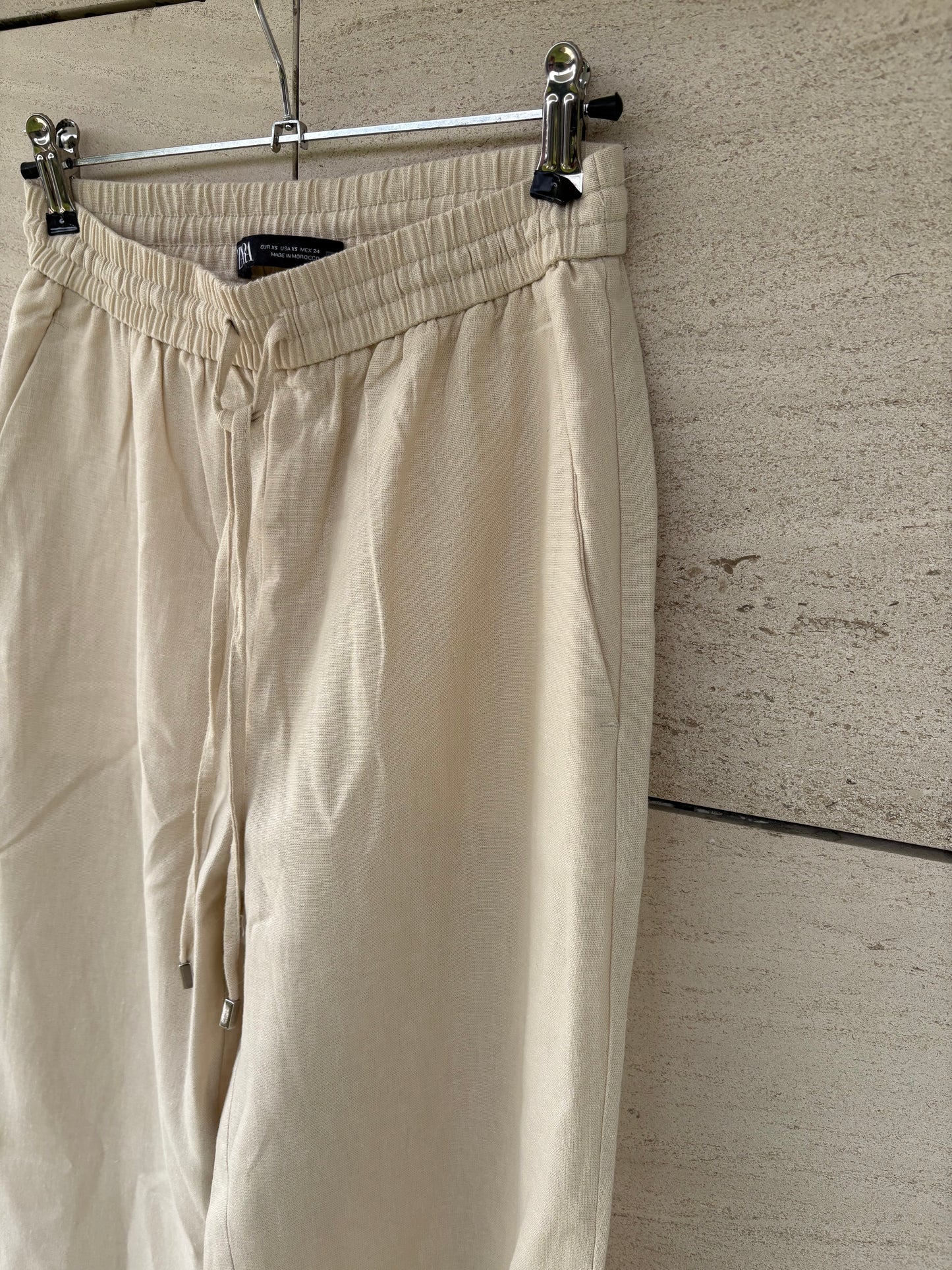 ZARA. Pantalón fluido mezcla