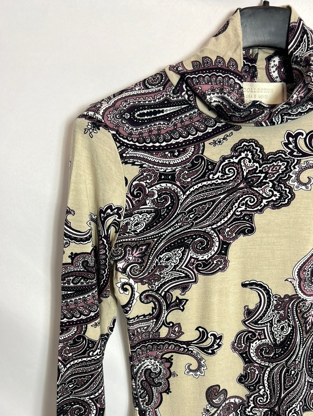 ZARA. Top cuello alto estampado. T S