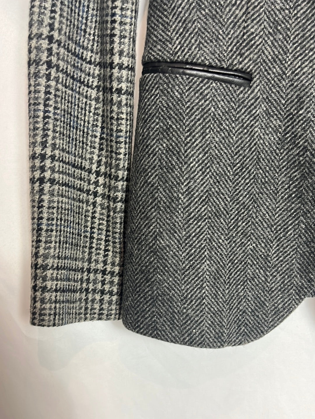 ZARA. Grey herringbone and check blazer. TXS(Tara)i