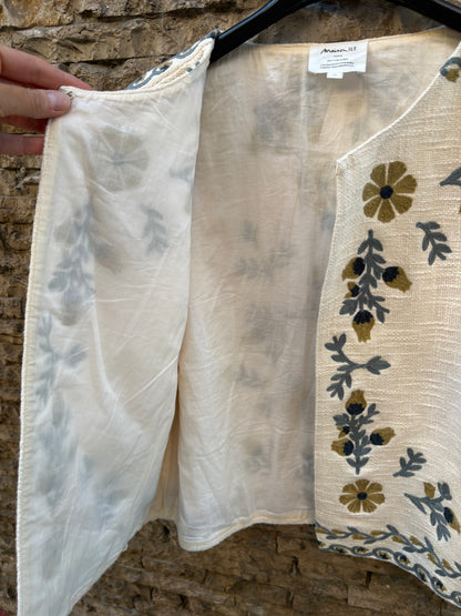 MAISON 123. Chaqueta textura flores bordadas