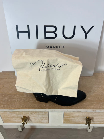 MICUIR. botas negra tachuelas T.38