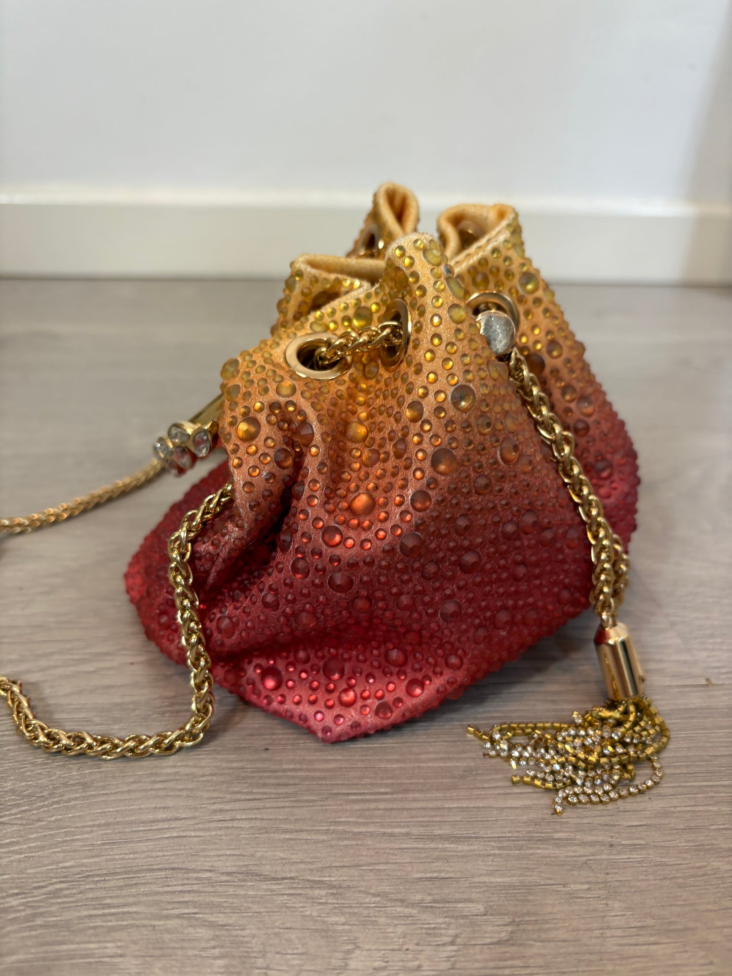 OTRAS. Bombonera pedrería doble asa