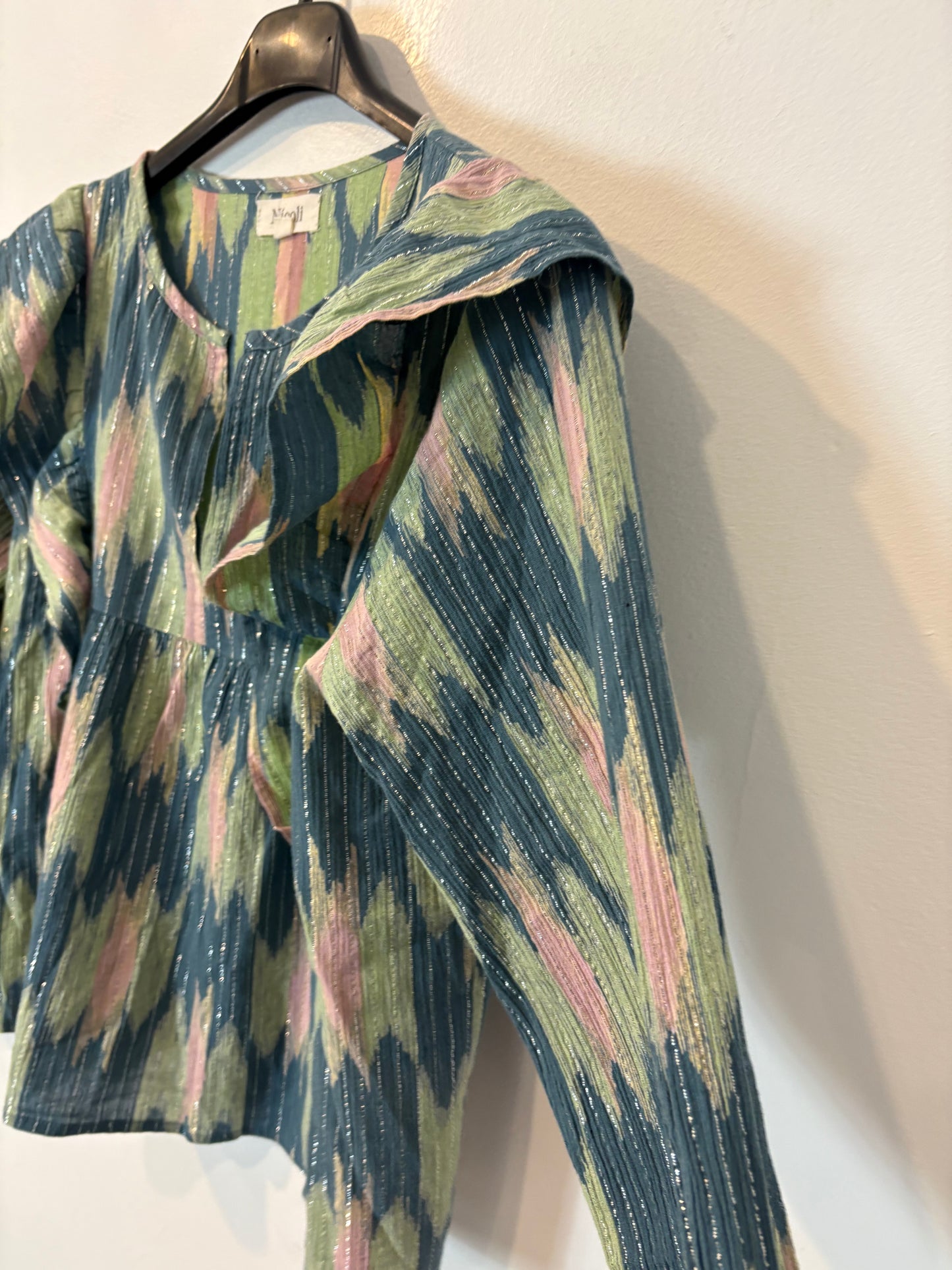 NÍCOLI. Blusa estampada hilos