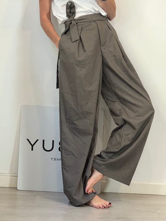 COMMENSE. Pantalón gris pinzas T.s