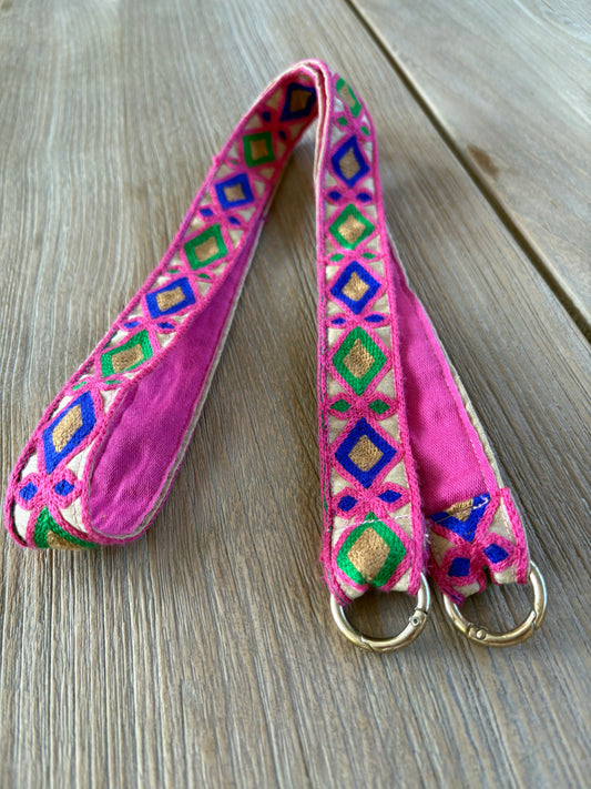 OTRAS. Asa para móvil bordados