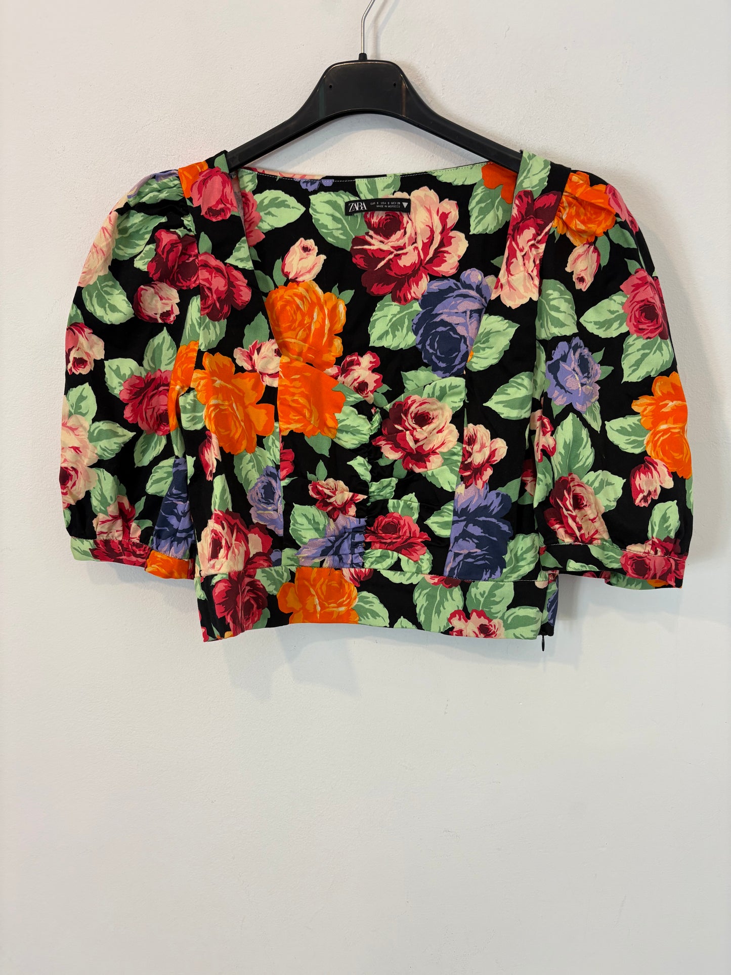 ZARA. Black floral Ts top