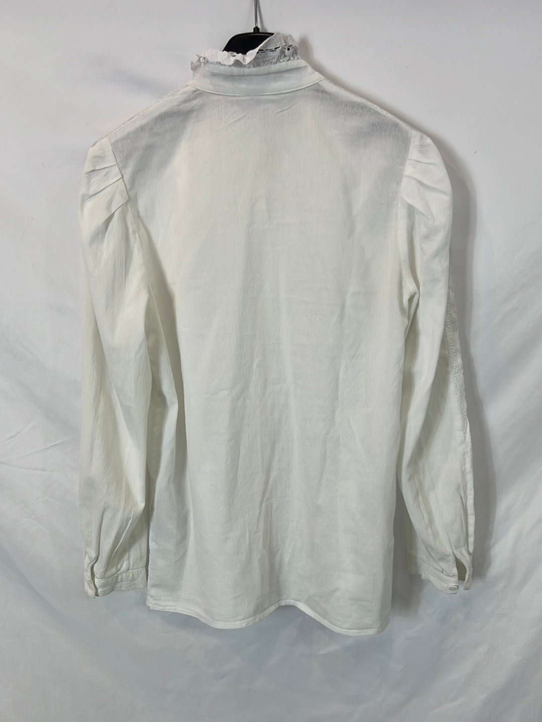 CLAUDIE PIERLOT. White lace blouse. T 38