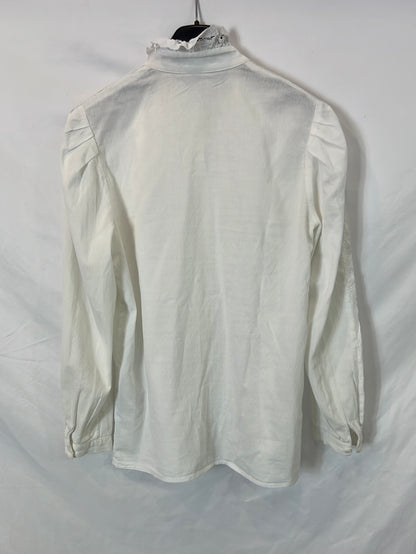 CLAUDIE PIERLOT. White lace blouse. T 38