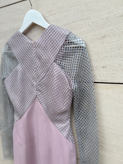 VICTORIA COLECCIÓN. Vestido rosa empolvado y gris