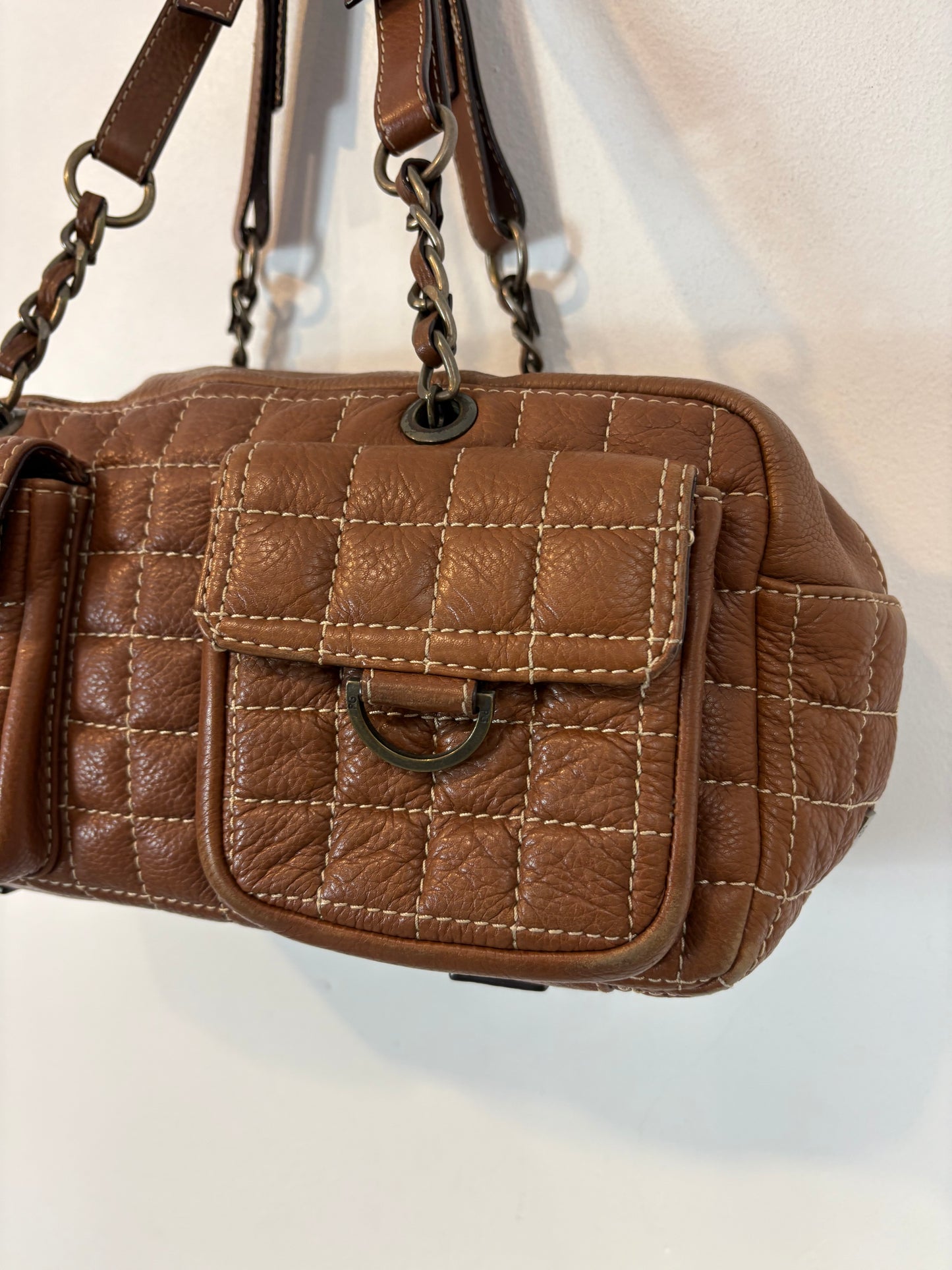 PURIFICACIÓN GARCIA. Bolos de hombro piel costuras