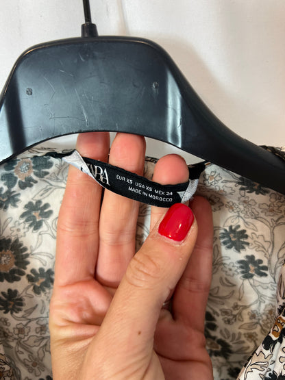 ZARA. Beige floral blouse T.xs