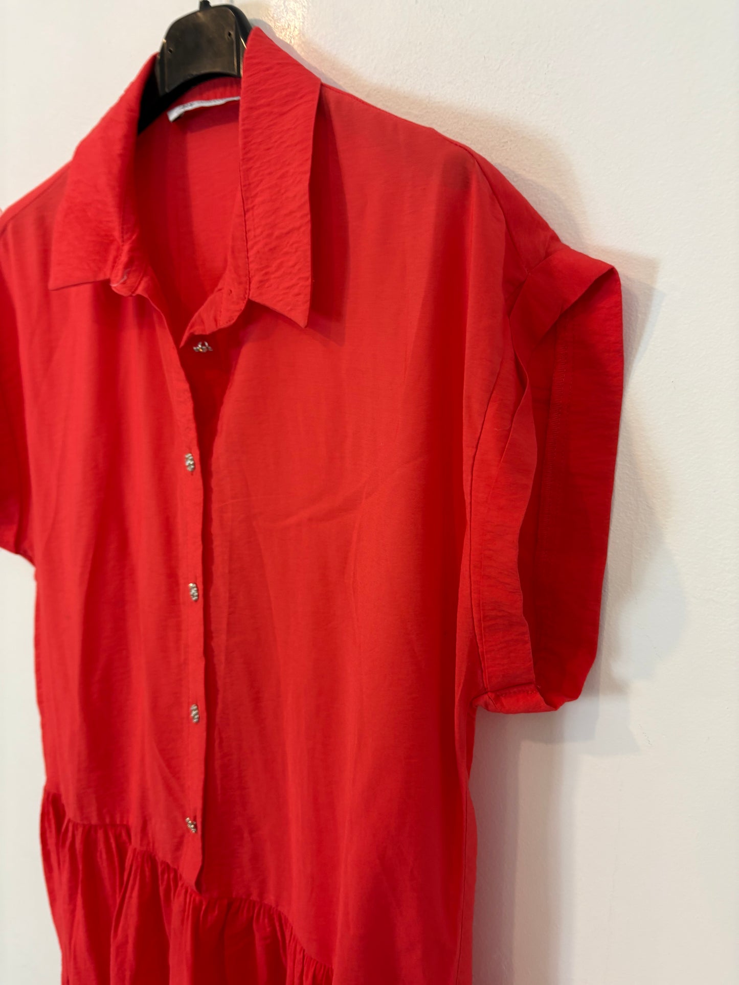 ZARA. Vestido corto detalle botones. T XS