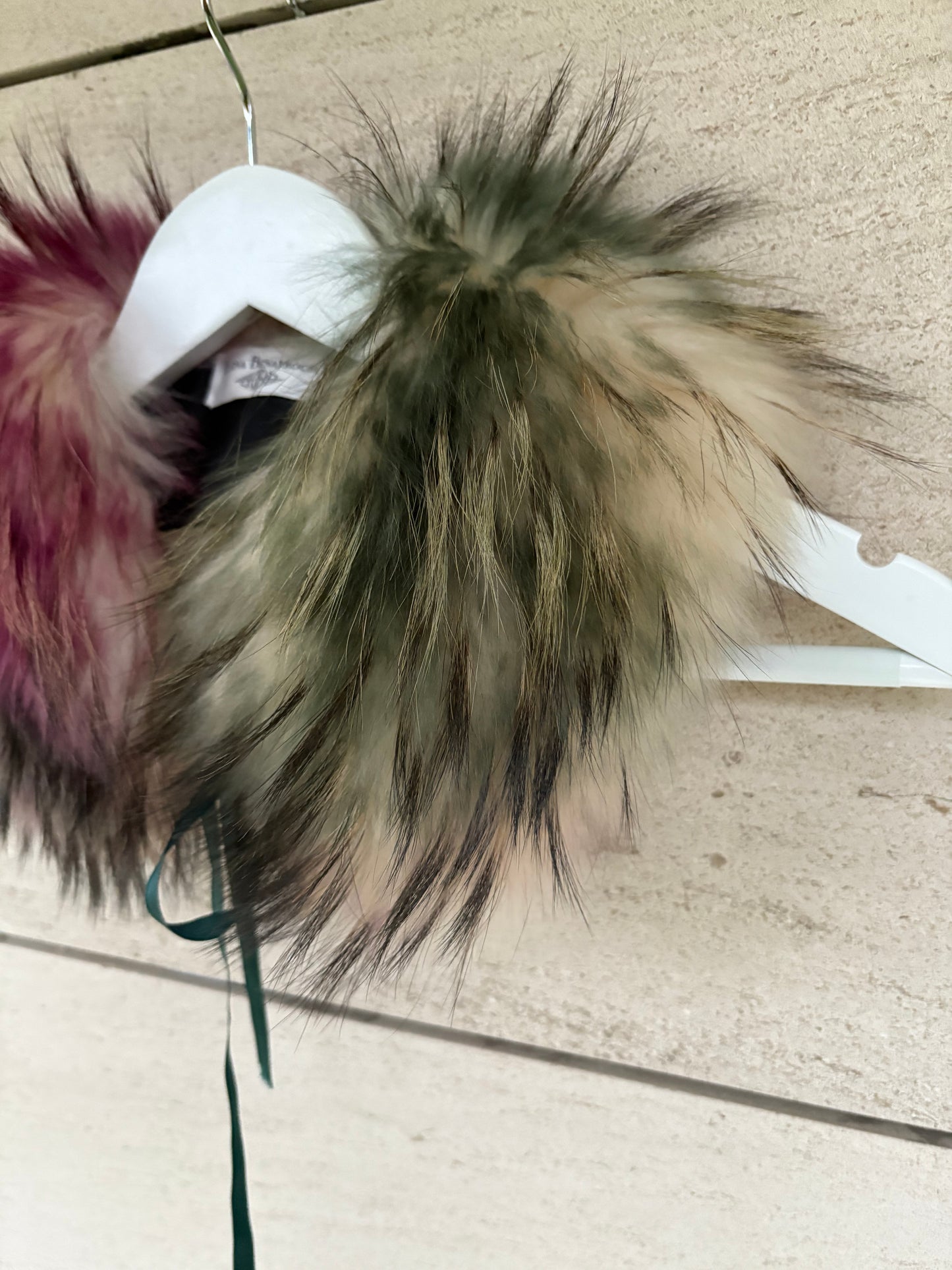 ELENA BENARROCH. Cuello pelo