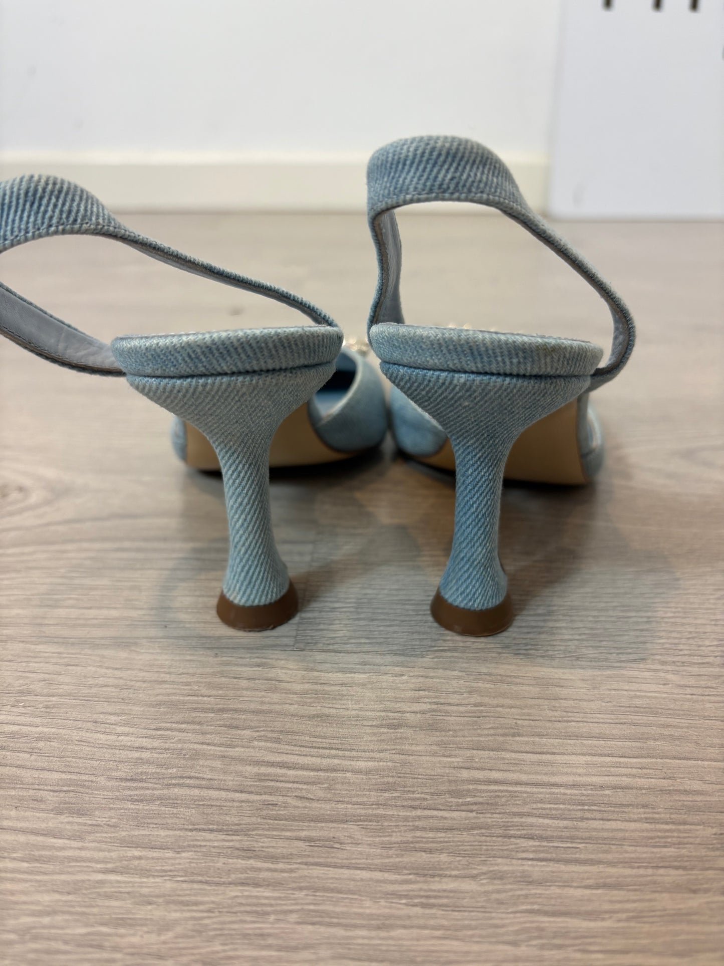 UTERQUE. Sandalia denim broche. T 38