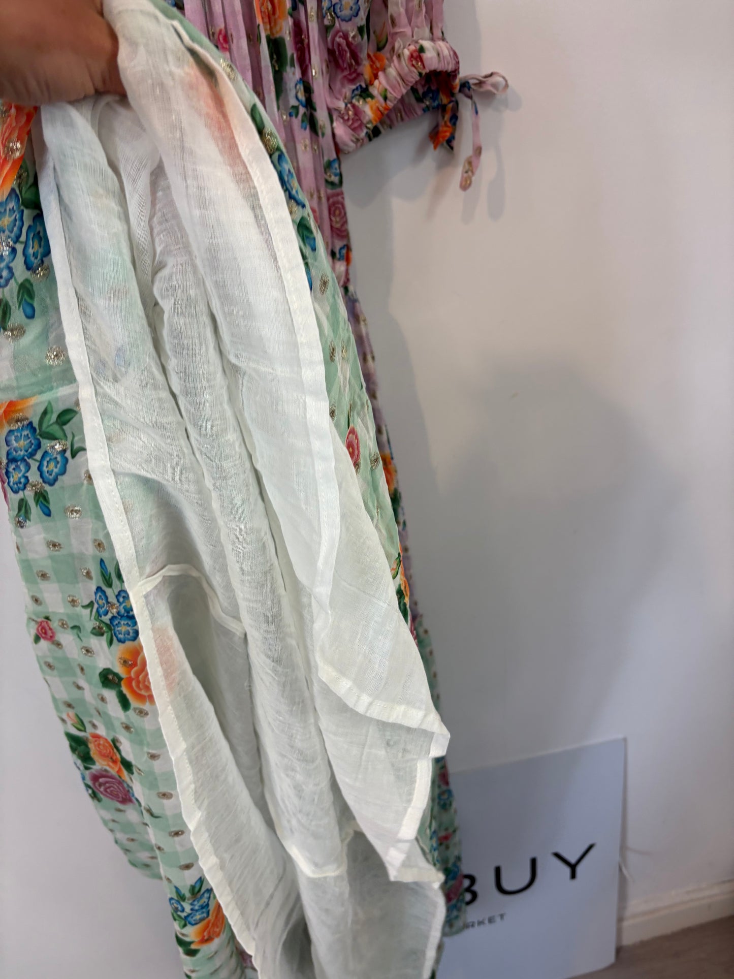 JOT. Vestido largo vaporoso estampado hombros
