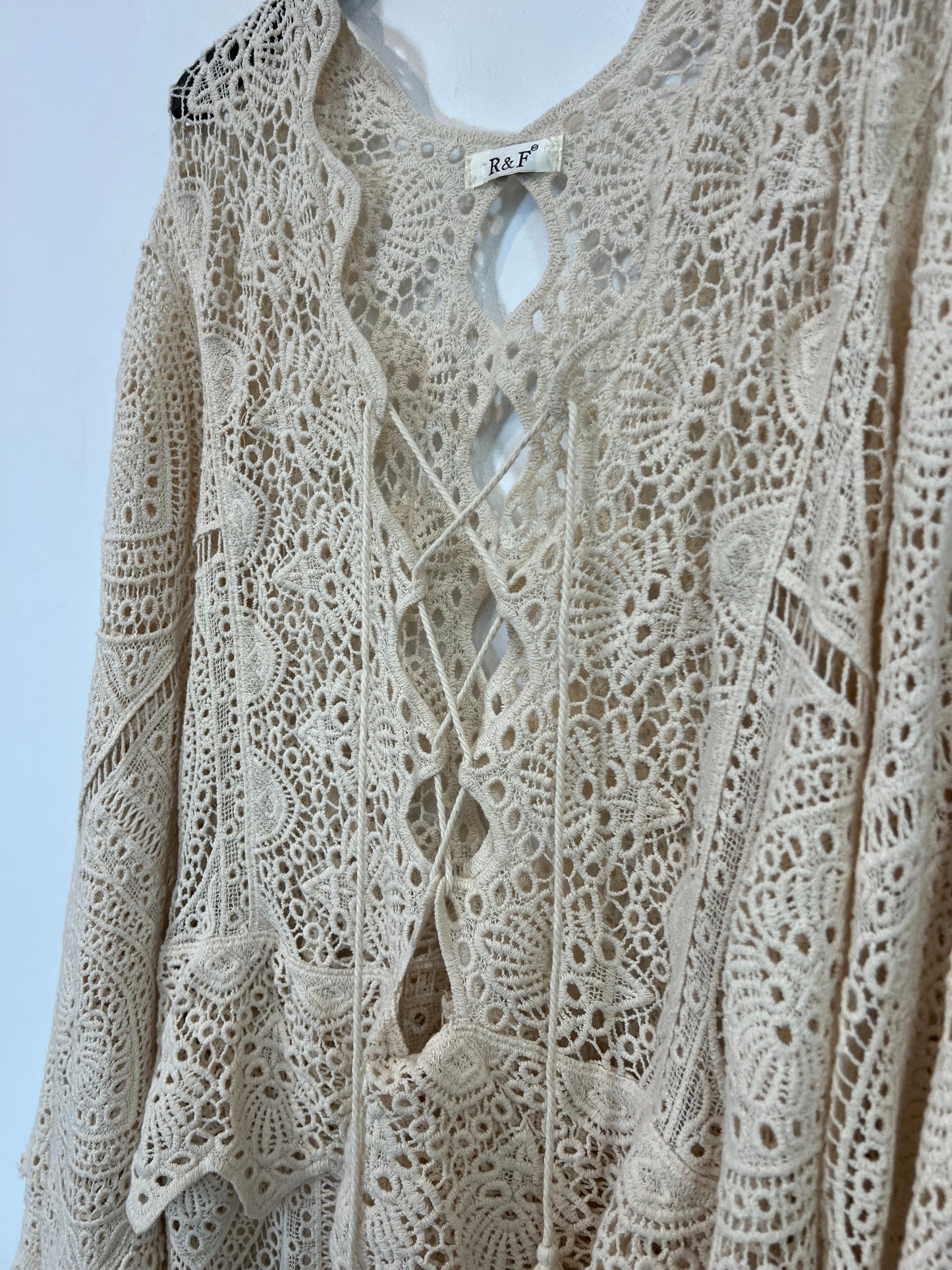 OTRAS. Vestido crochet aberturas