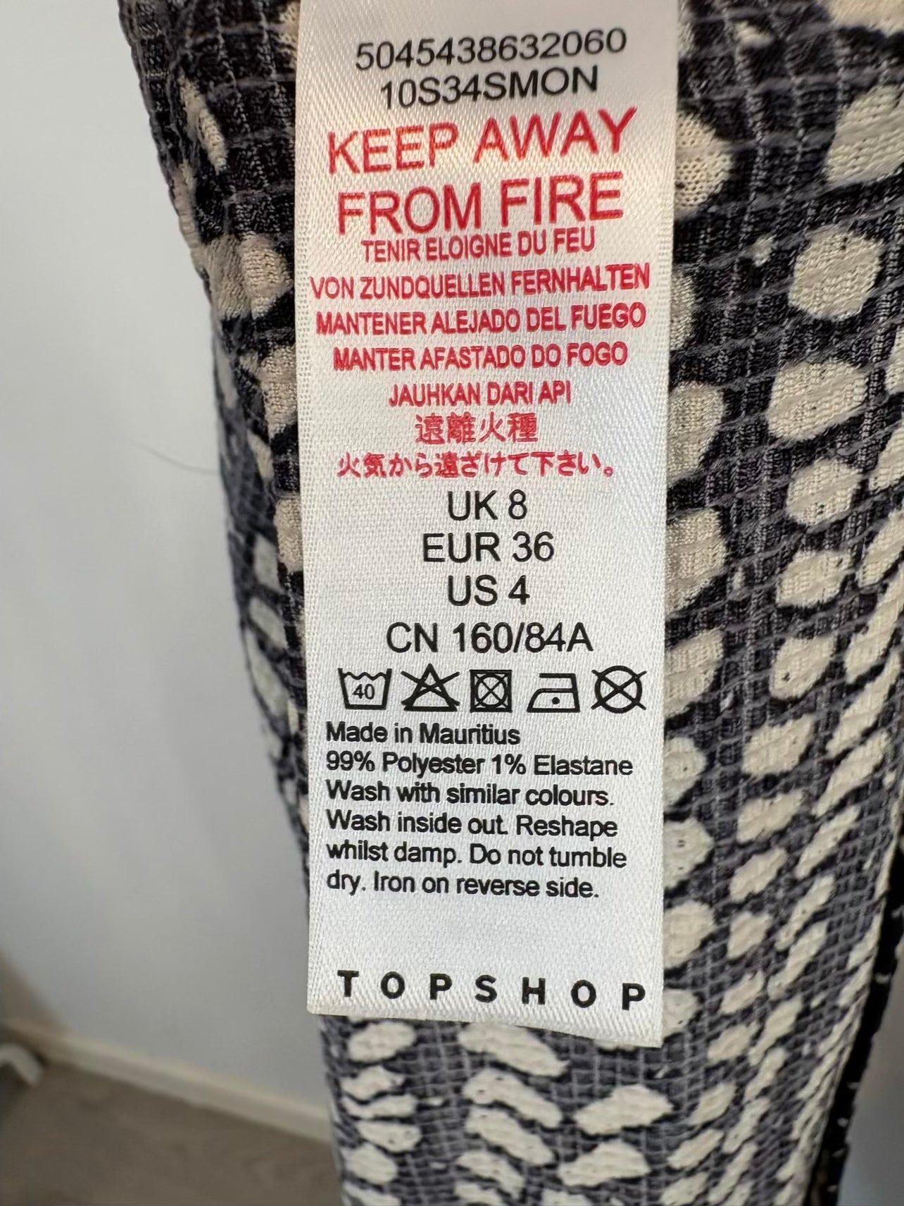 TOPSHOP. Vestido largo bicolor manga larga