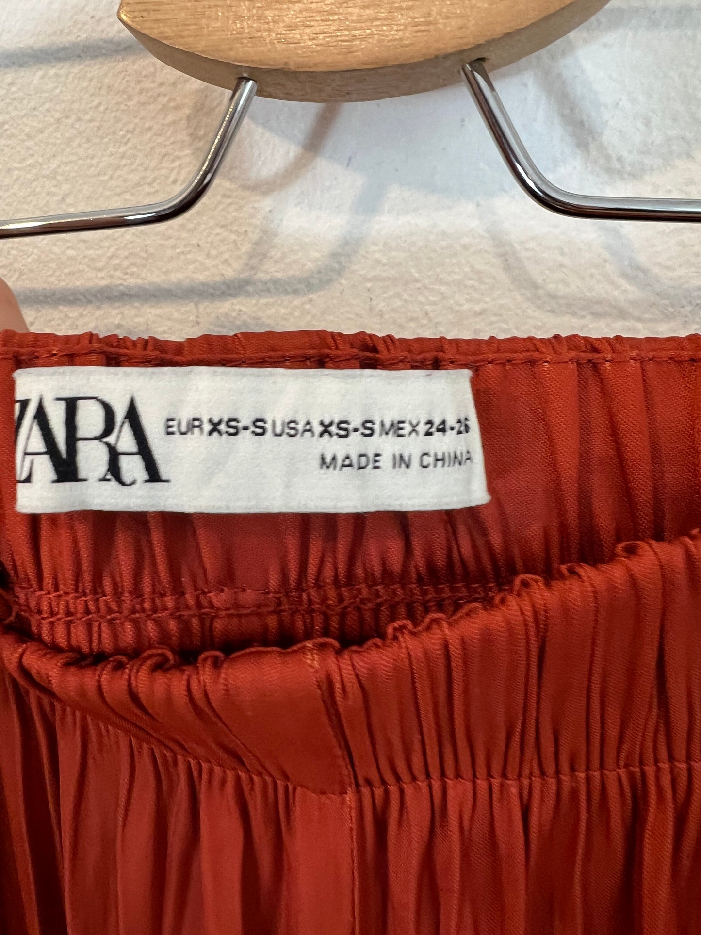 ZARA. Falda larga fluida. T XS/S