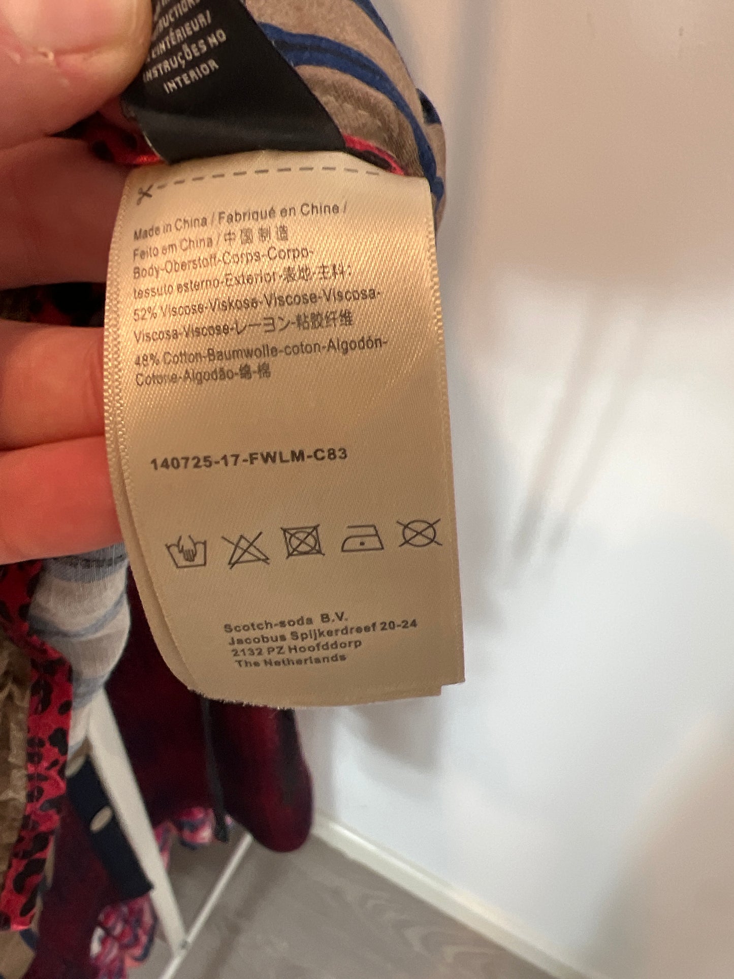 SCOTCH&amp;SODA .Pabtalon satin stripes. TM