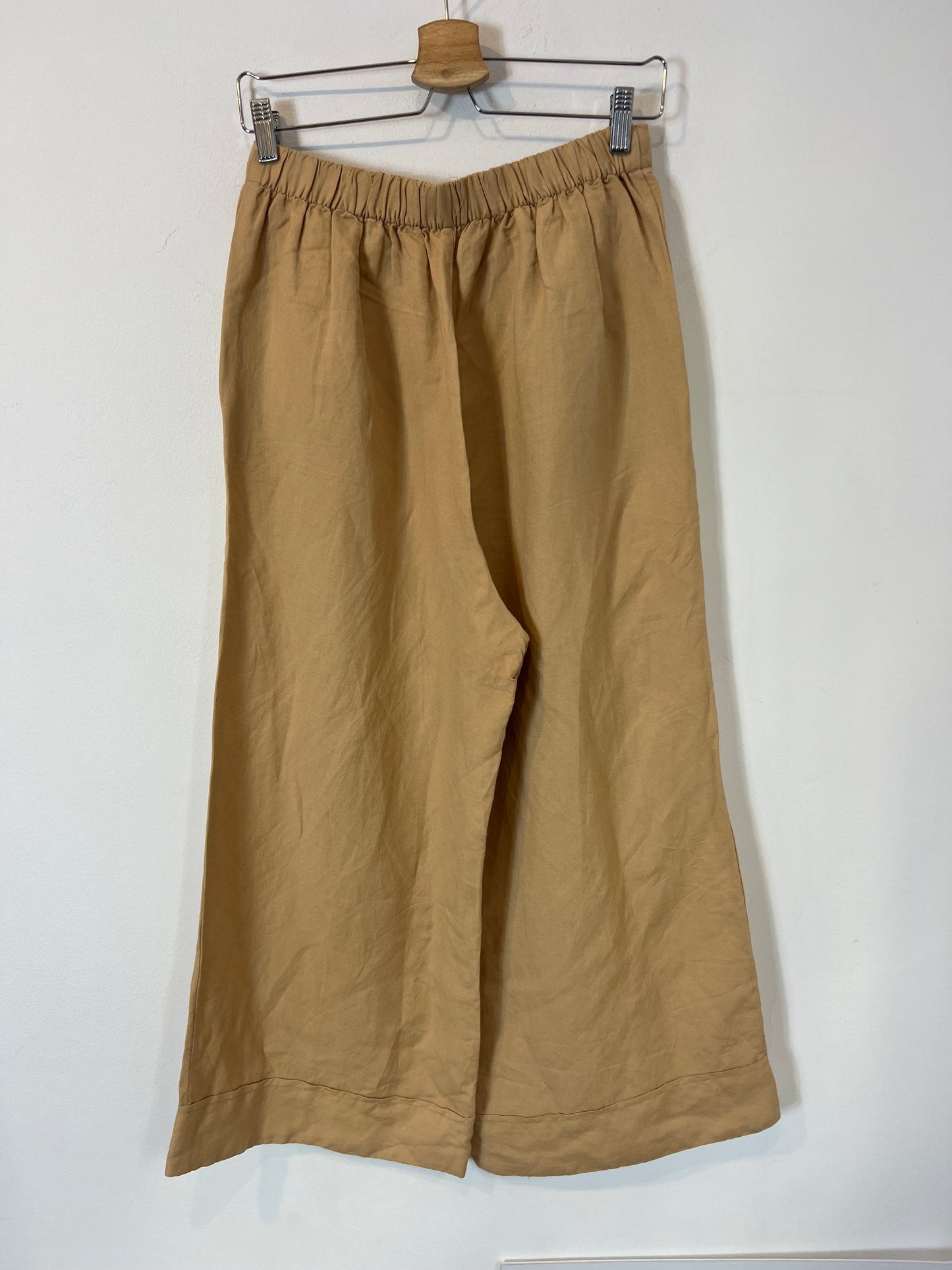 OYSHO. Pantalón fluido con lino beige. T M