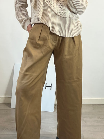 ZARA. Pantalón camel pinzas. T XS (s)