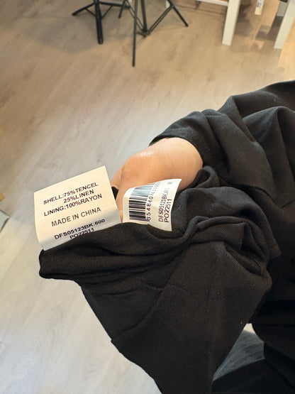 DISSH. Falda negra detalle