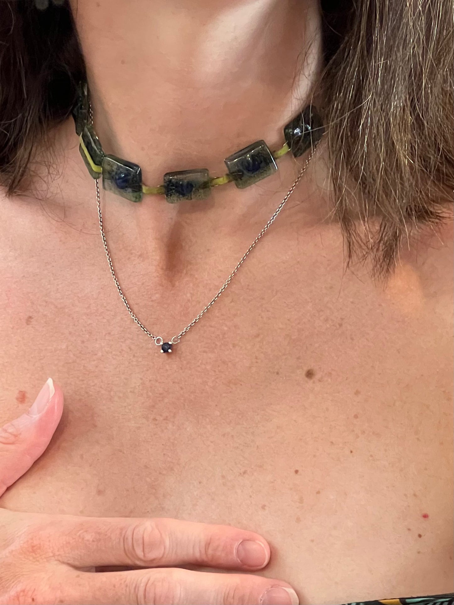 OTRAS. Gargantilla piedras