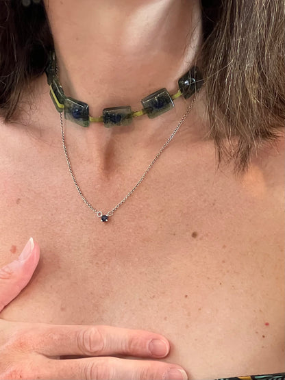 OTRAS. Gargantilla piedras