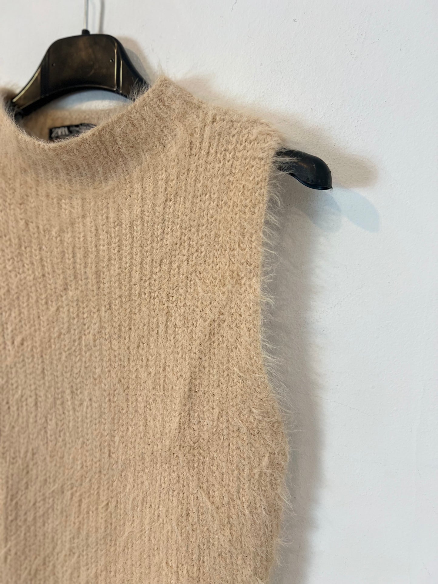 ZARA. Top beige pelito T.m