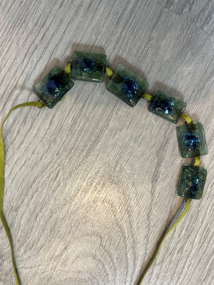 OTRAS. Gargantilla piedras