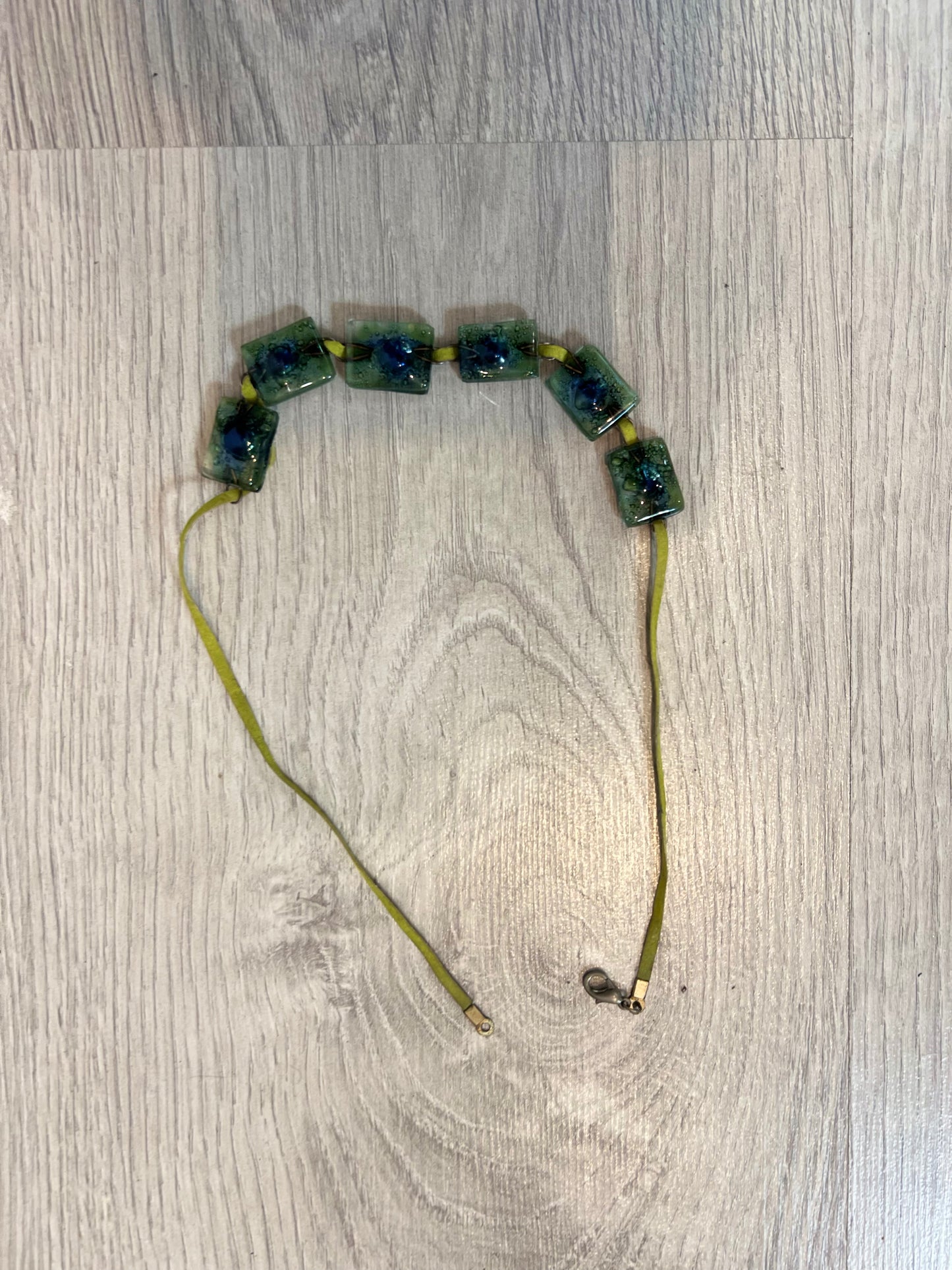 OTRAS. Gargantilla piedras