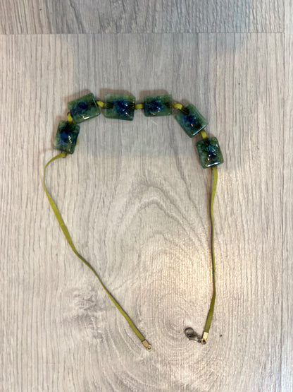 OTRAS. Gargantilla piedras