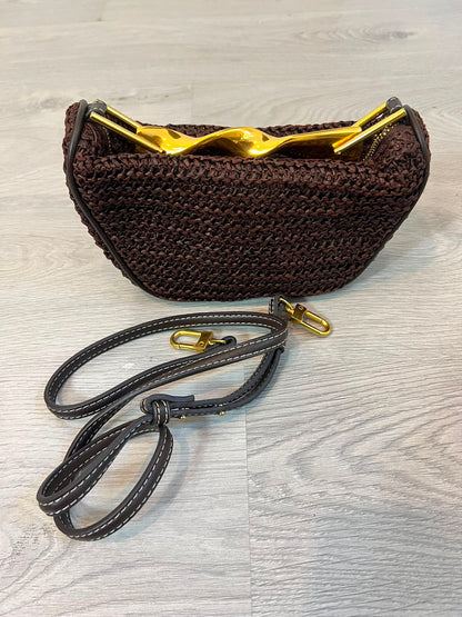 ZARA. Bolso marrón trenzado