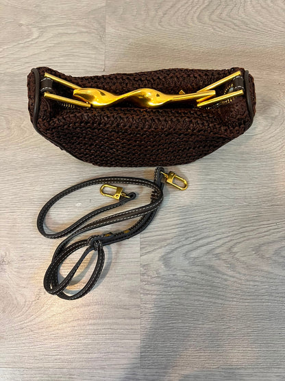 ZARA. Bolso marrón trenzado