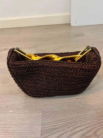 ZARA. Bolso marrón trenzado