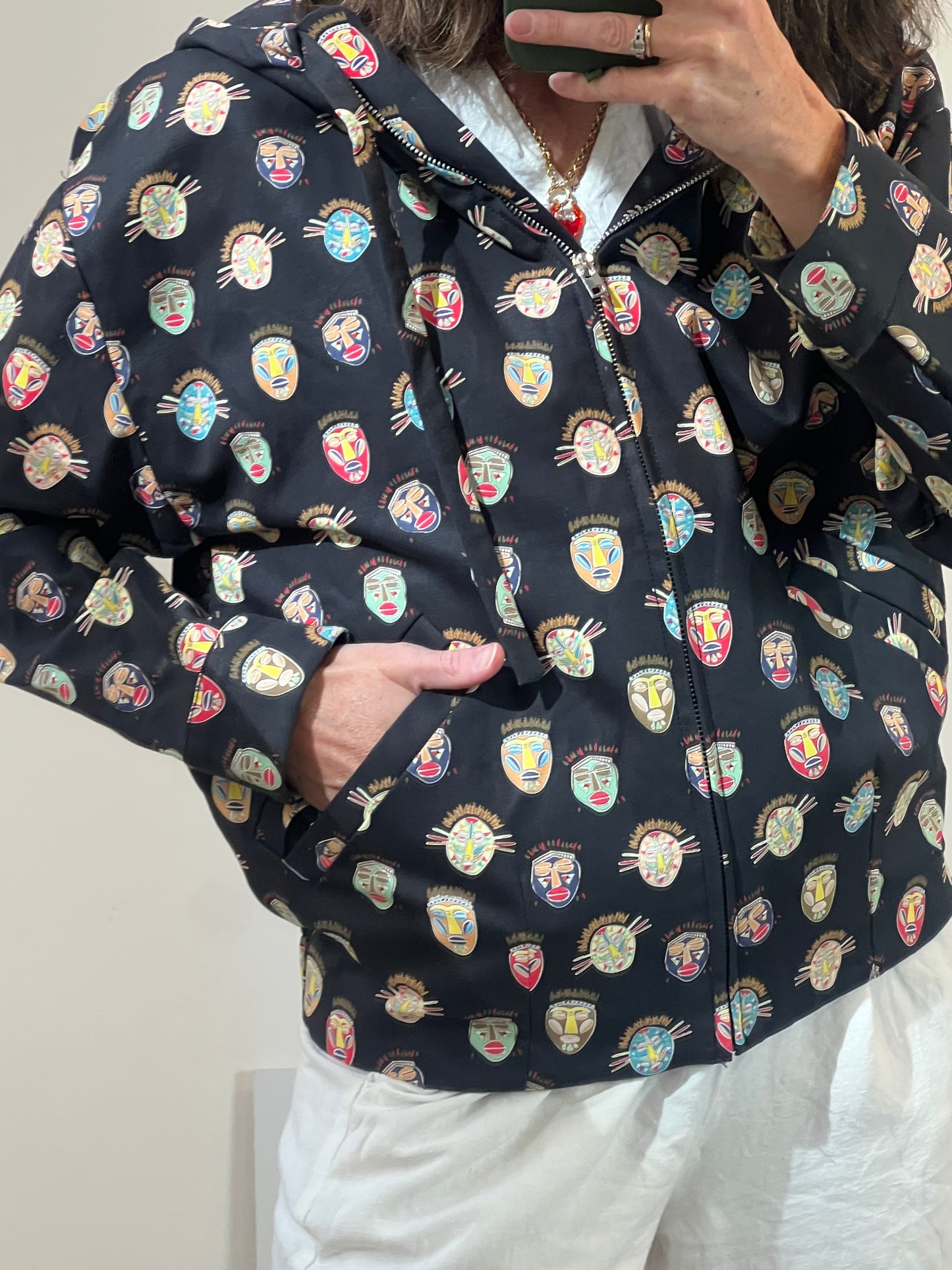 BIMBA Y LOLA. Chaqueta negra capucha caras. T S