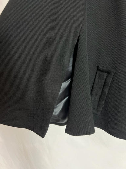 ALMA AGUILAR. Black wool cape. Size 38