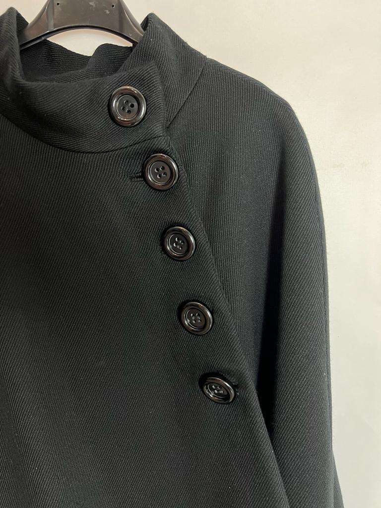 ALMA AGUILAR. Black wool cape. Size 38