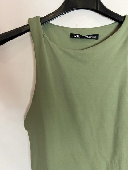 ZARA. Body verde elástico. T S