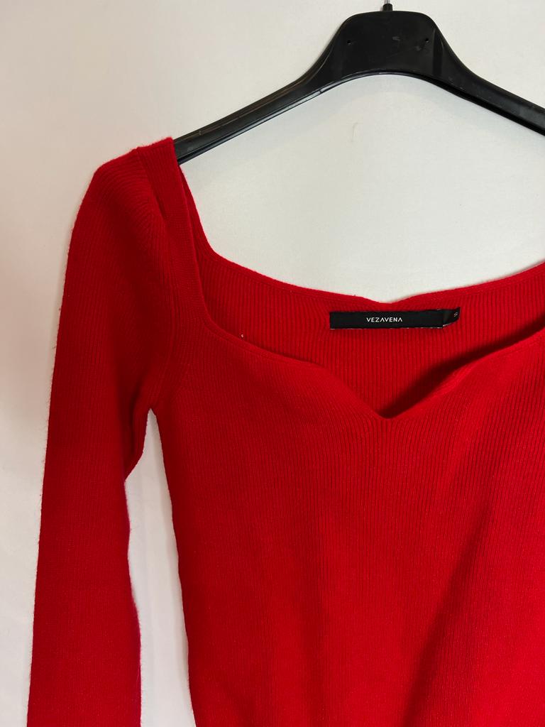 VEZAVENA. Fitted red ribbed sweater. T.S.