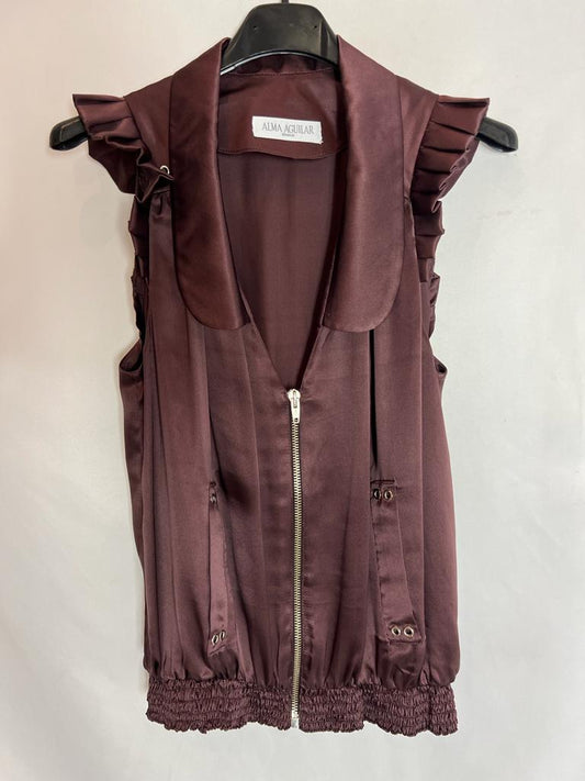 ALMA AGUILAR. Burgundy satin silk vest. Size 38