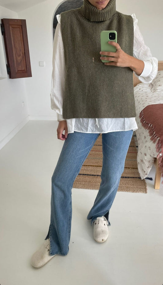 H&amp;M. Denim trousers with a 34-inch opening