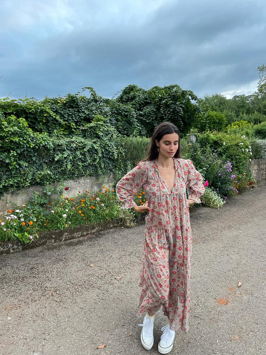 Gray dress with red flowers Ts