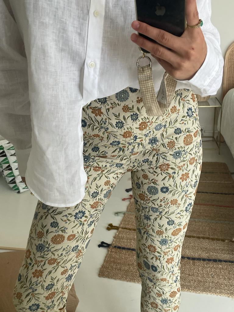 SEZANE. Patalón beige flores  T.36