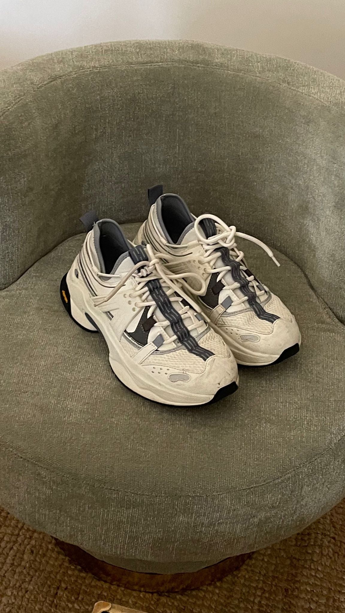 OYSHO. Zapatillas blancas  T.38