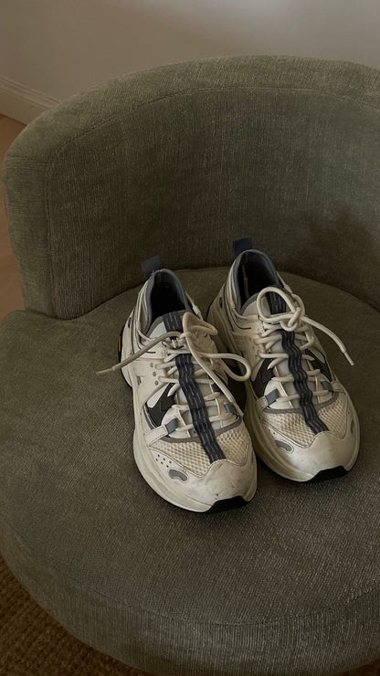 OYSHO. Zapatillas blancas  T.38